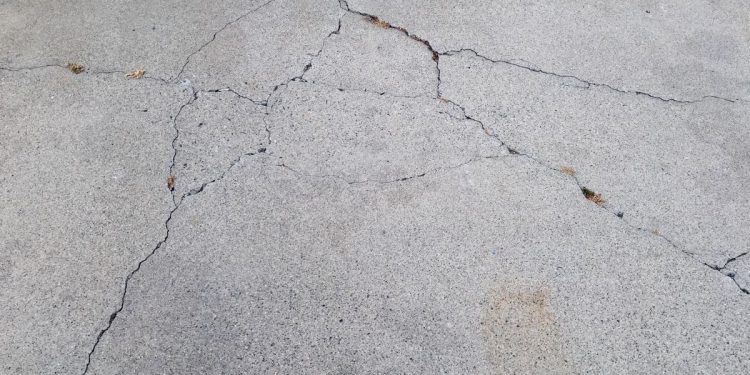 Motivele pentru care crapa betonul proaspat turnat