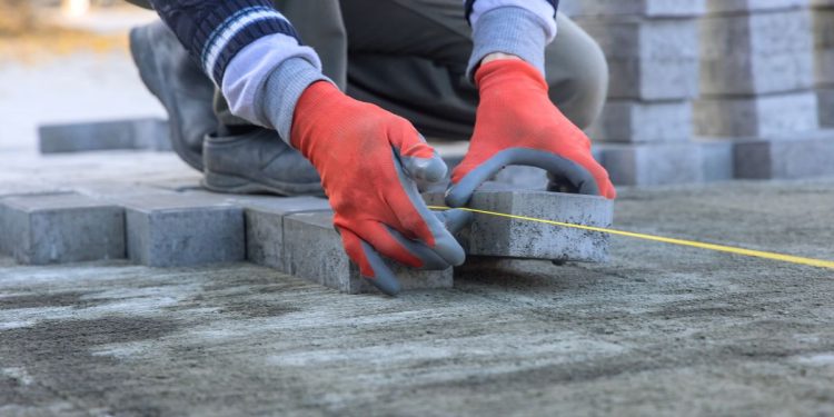 Întreținerea Corectă a Pavajelor: Sfaturi și Trucuri